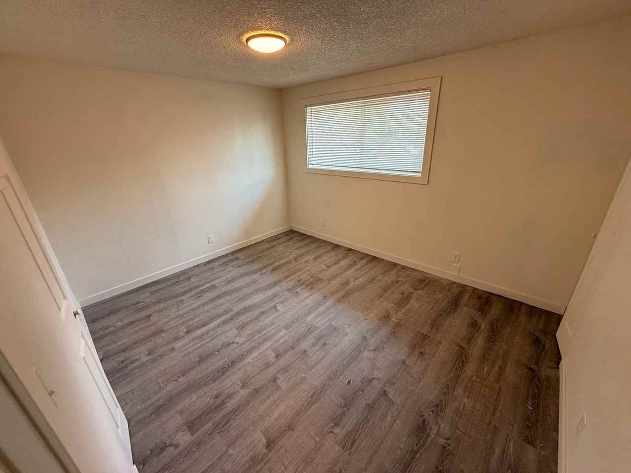 360 Se Railroad St #6 - Photo 2 of 9