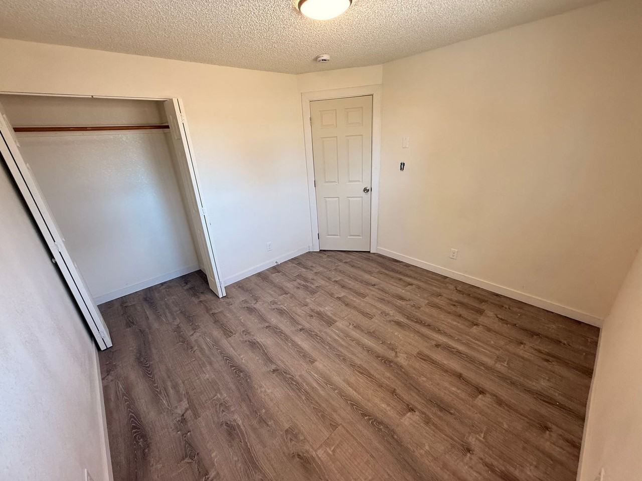 360 Se Railroad St #6 - Photo 3 of 9