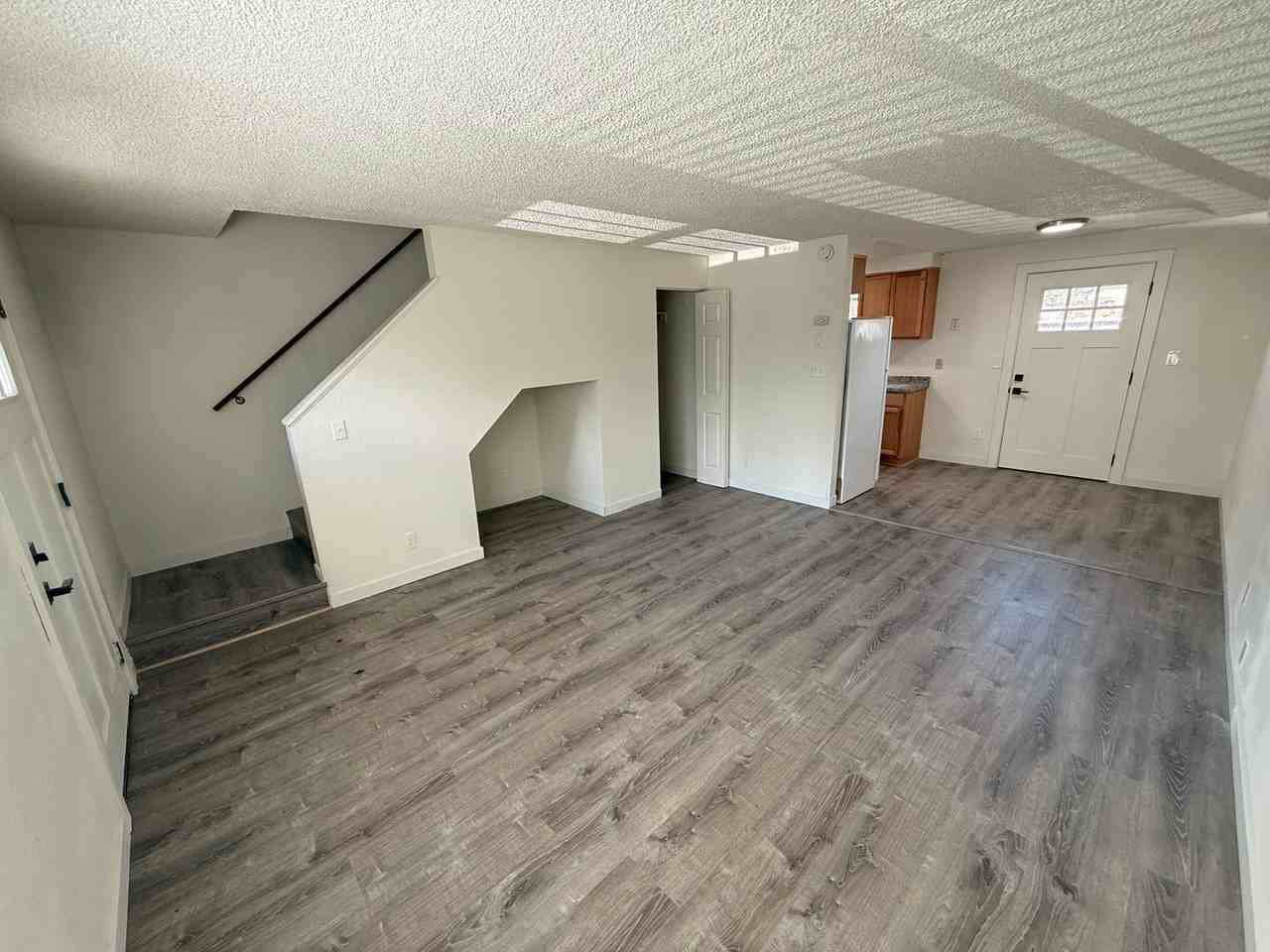 360 Se Railroad St #6 - Photo 6 of 9