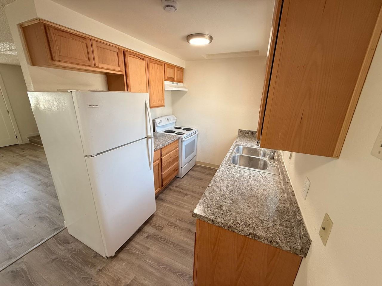 360 Se Railroad St #6 - Photo 7 of 9