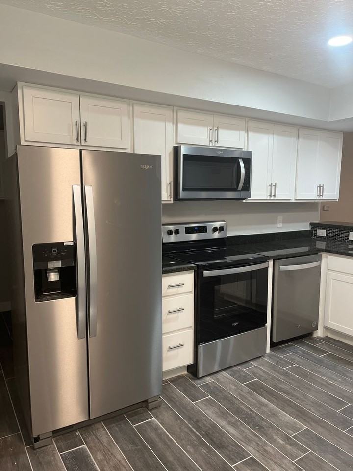 3240 Summerhill Ln - Photo 3 of 20