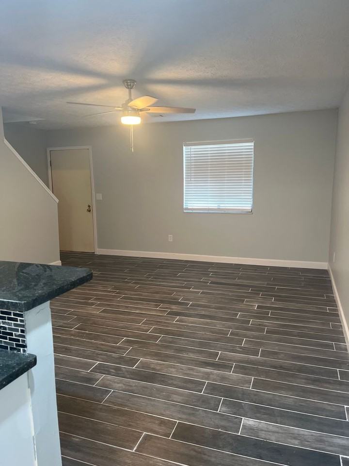 3240 Summerhill Ln - Photo 5 of 20