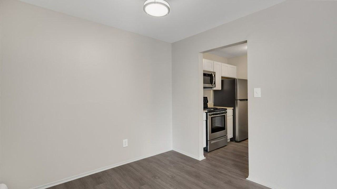 Harvard House Apartments - Photo 5 of 27