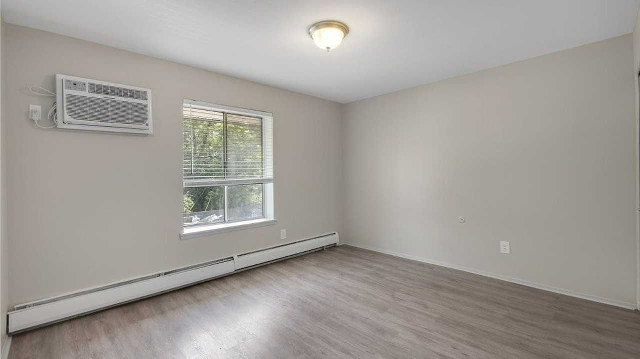 Harvard House Apartments - Photo 6 of 27