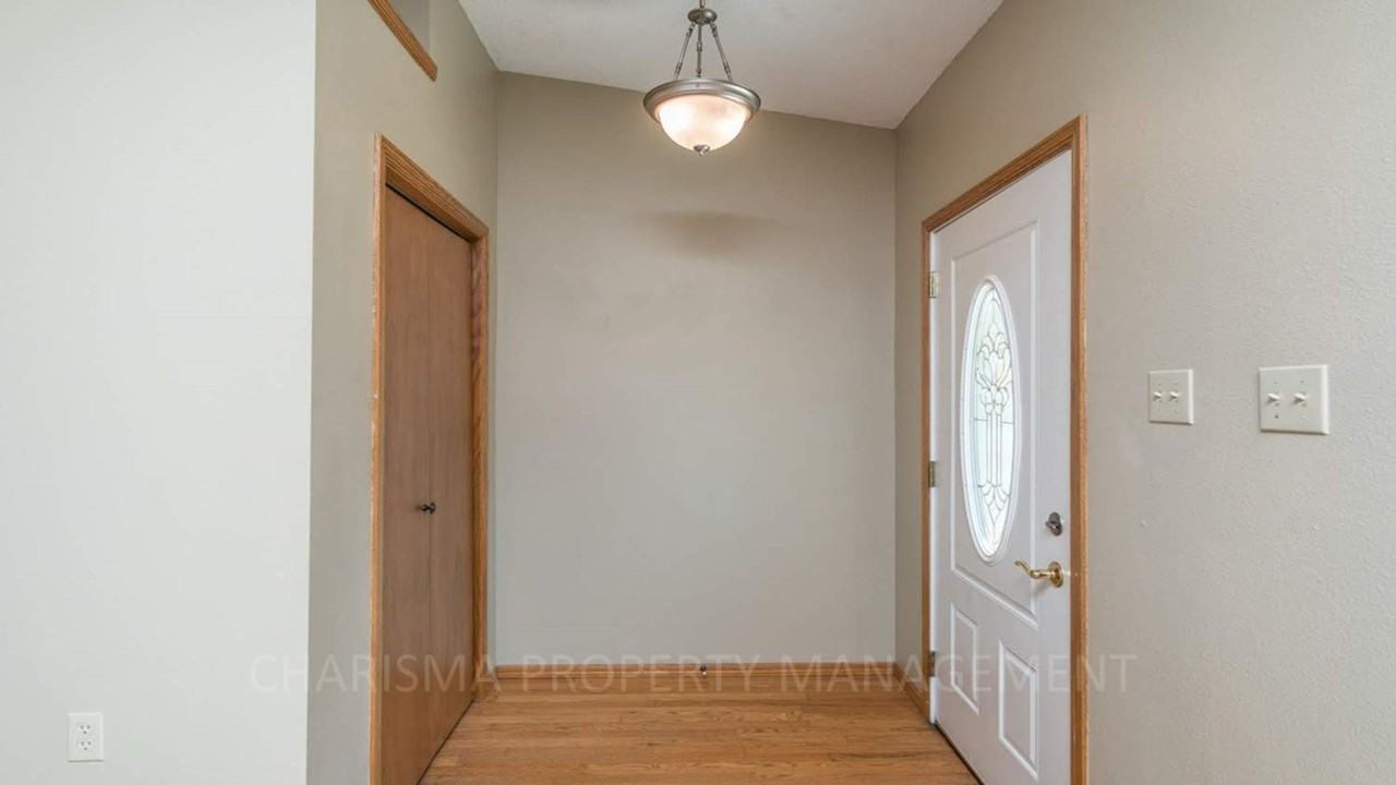 4608 E Blazewood Dr - Photo 2 of 31