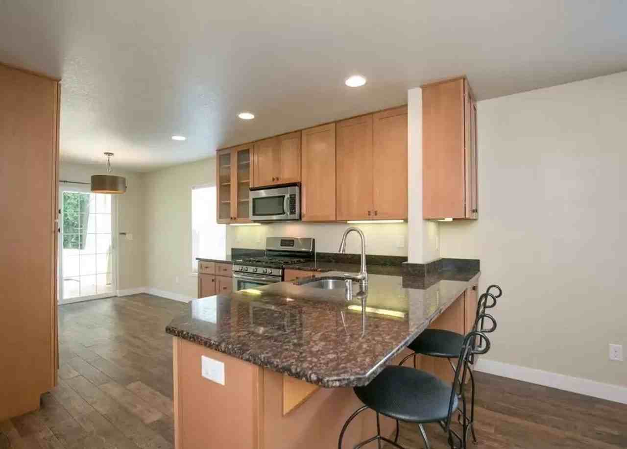 310 Ne Frank Johns Rd Unit B - Photo 4 of 8