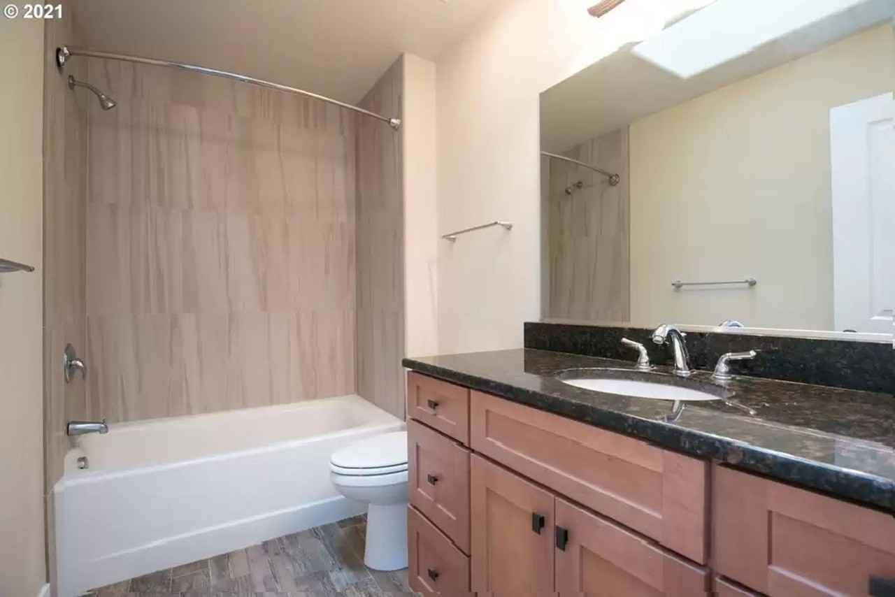 310 Ne Frank Johns Rd Unit B - Photo 6 of 8