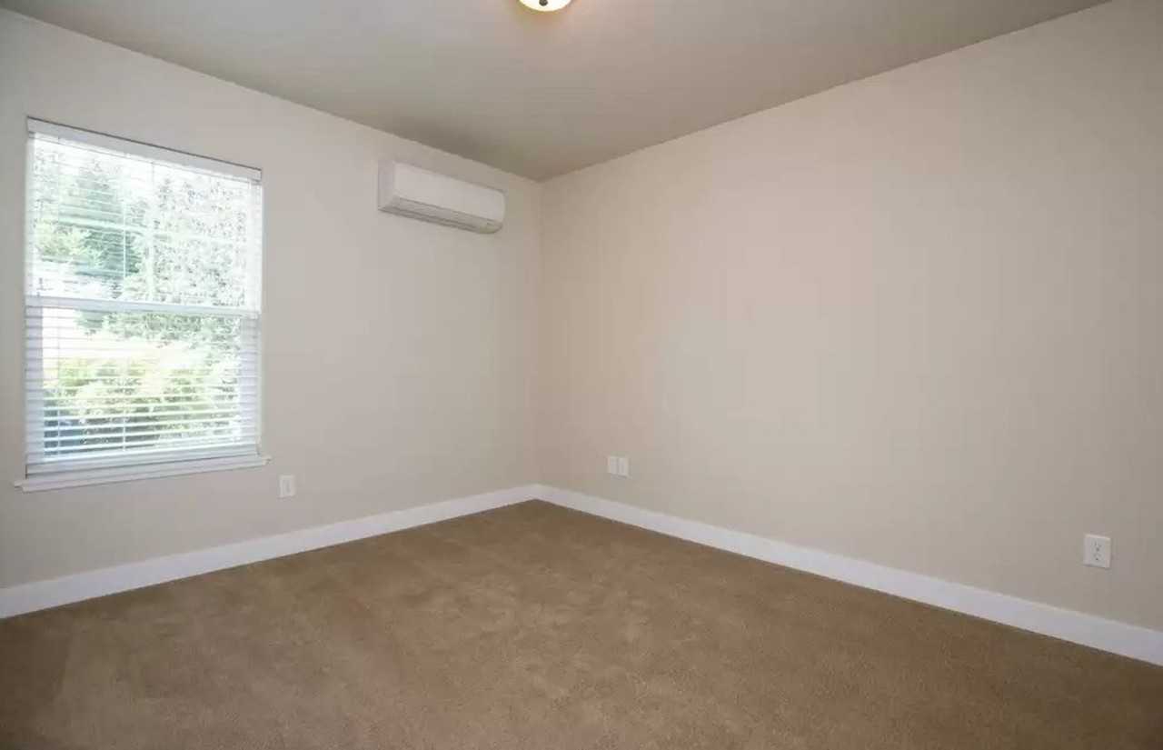 310 Ne Frank Johns Rd Unit B - Photo 7 of 8
