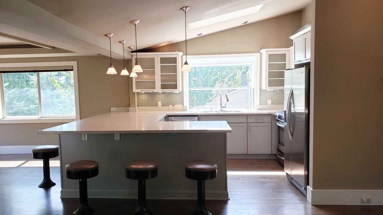 3720 Vernhardson St - Photo 4 of 22
