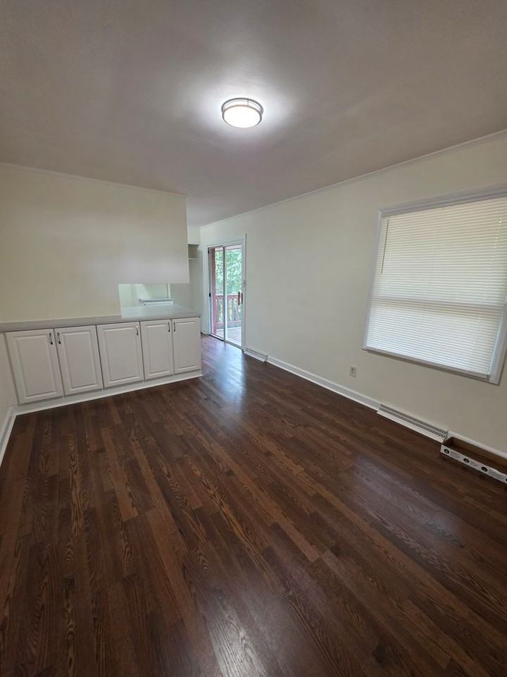 3310 Hillside Dr - Photo 3 of 12