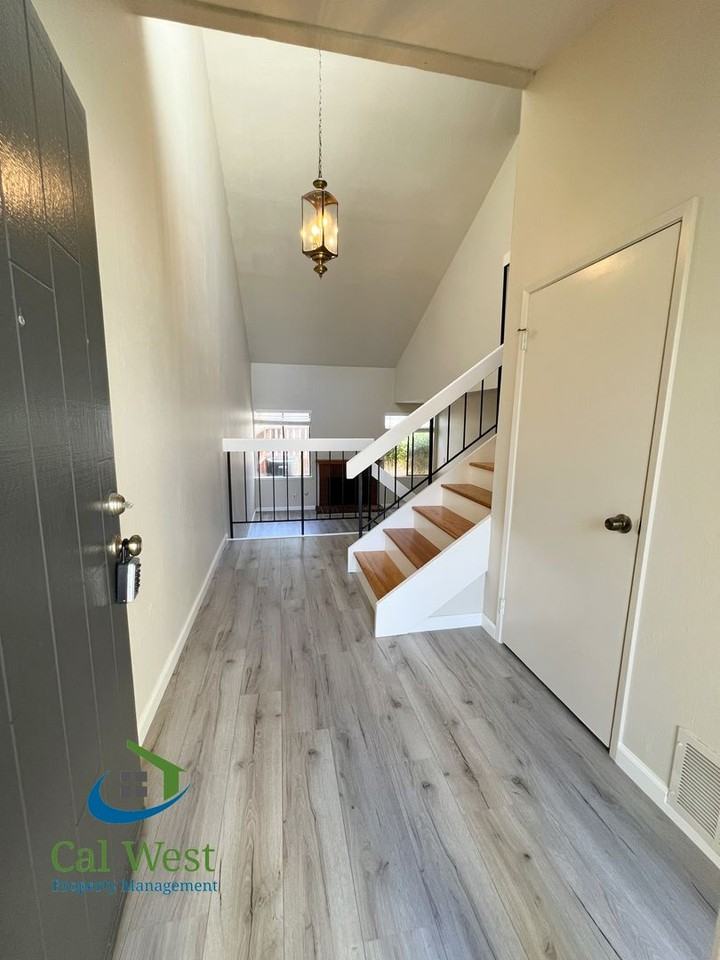 6547 Cobblestone Ct - Photo 5 of 40