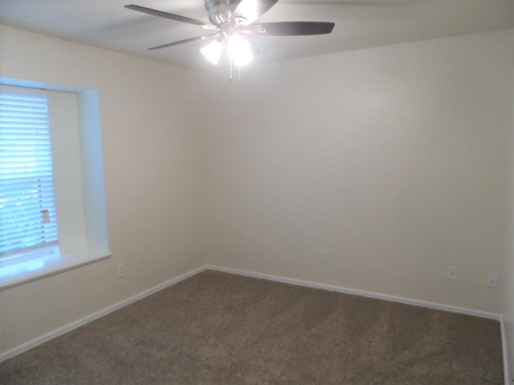 201 Wellington Ln - Photo 4 of 29