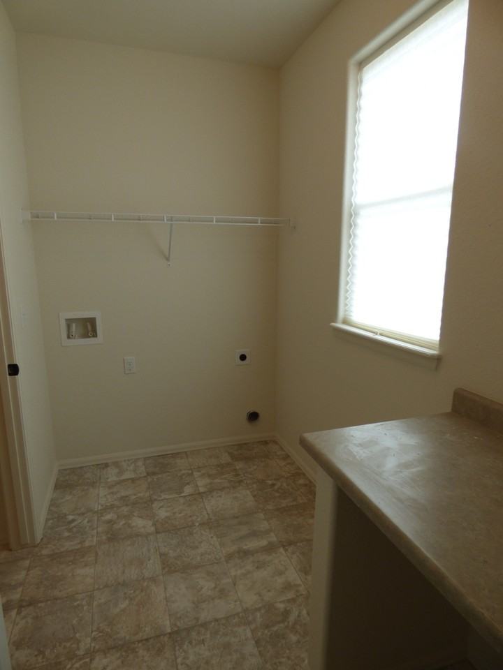 753 Lakebrook Ct - Photo 7 of 20