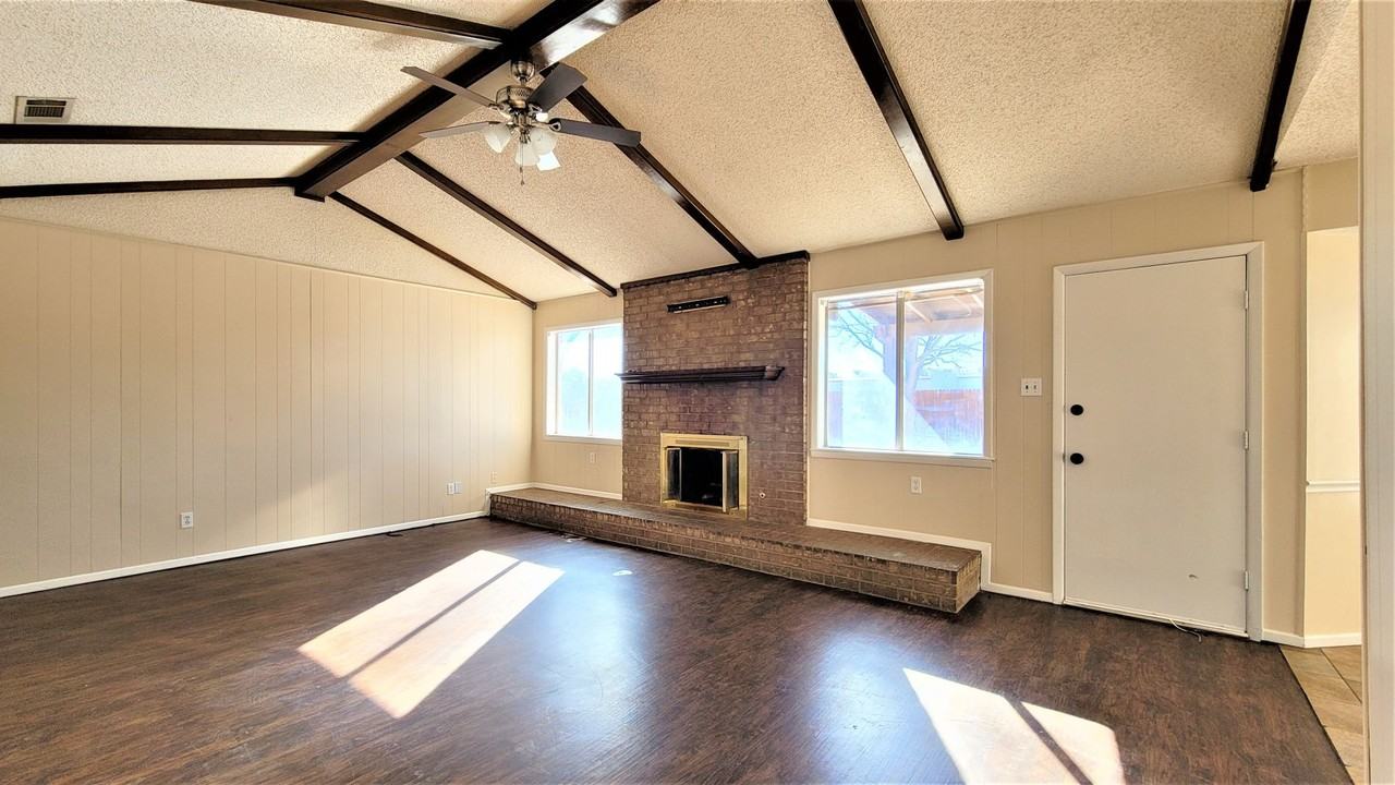 5523 3rd St - Photo 5 of 23