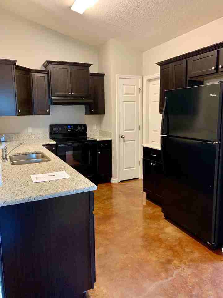 700 Dakota Ave - Photo 3 of 11