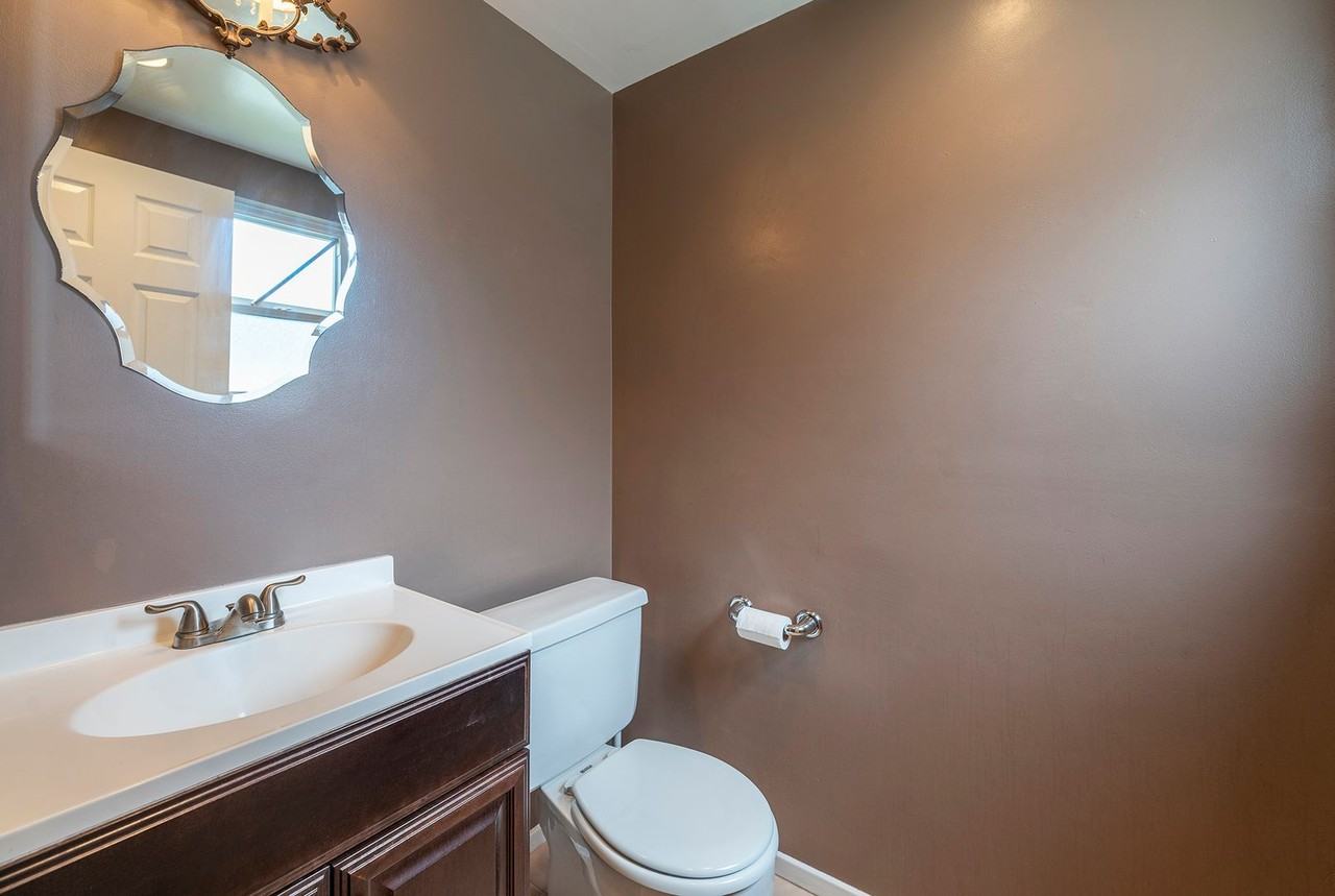 2410 Voorhees Ave - Photo 5 of 31