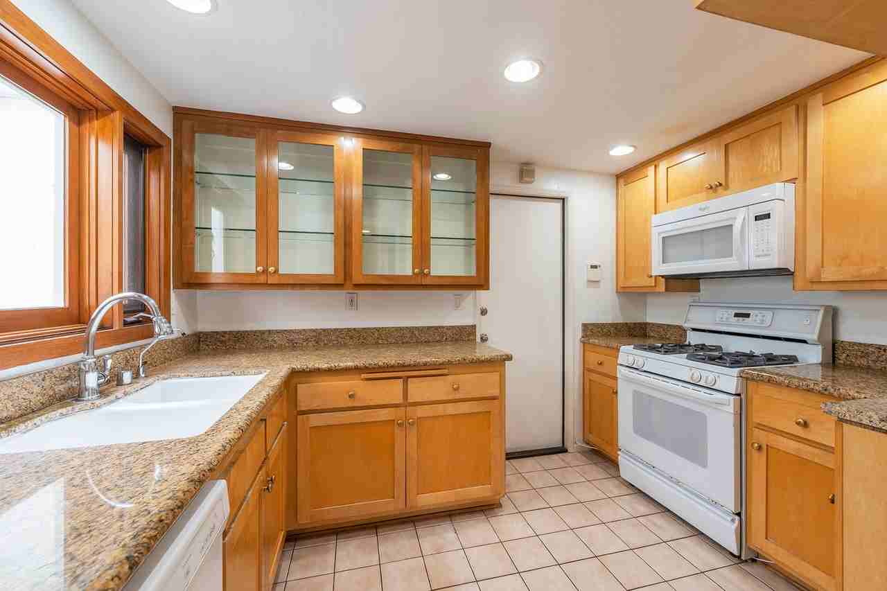 2410 Voorhees Ave - Photo 6 of 31