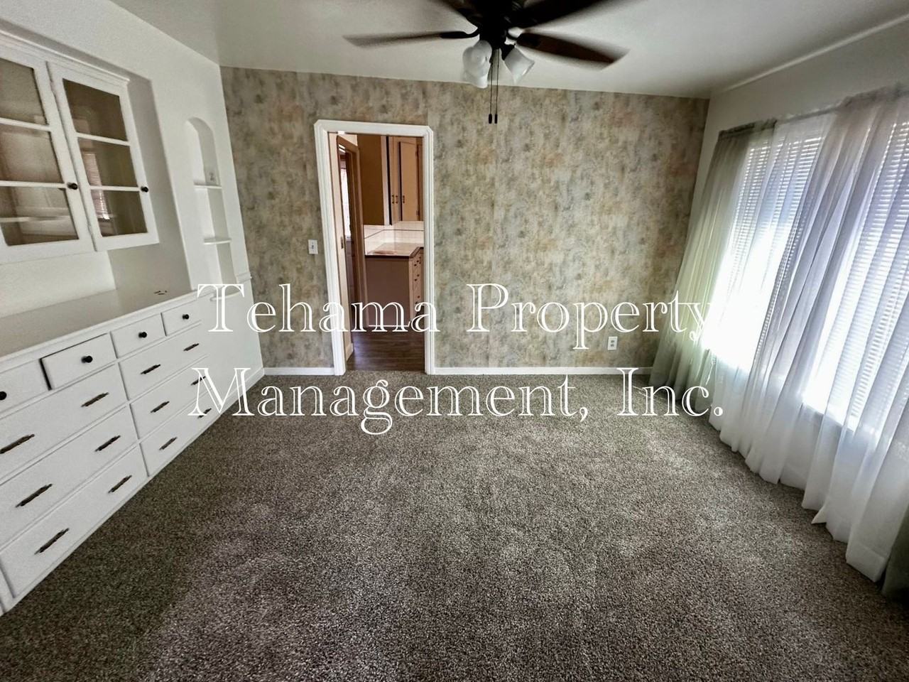 13650 Saint Marys Ave - Photo 4 of 17