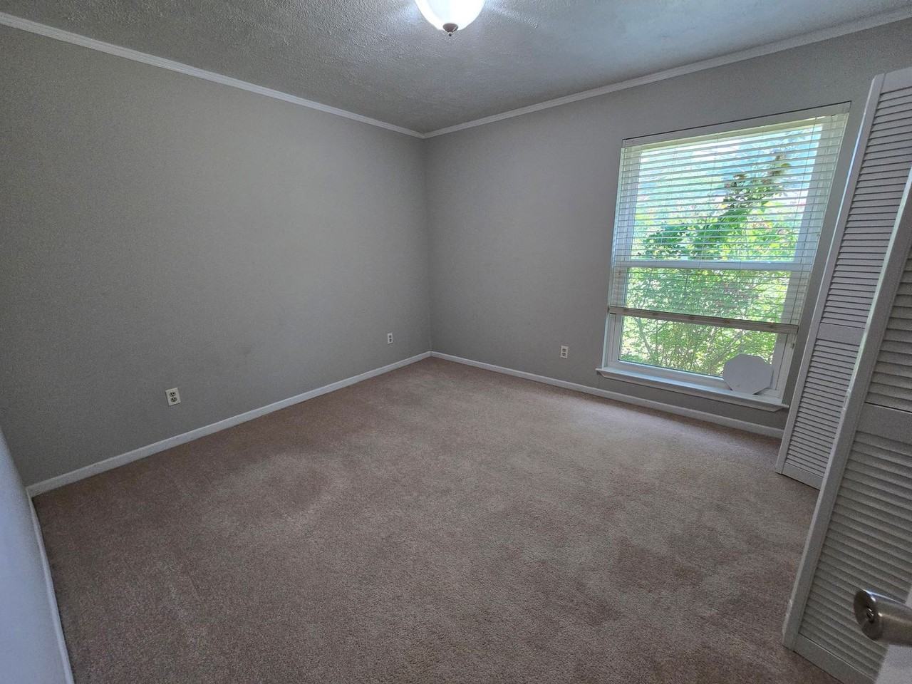 205 E Cherokee Dr - Photo 7 of 10