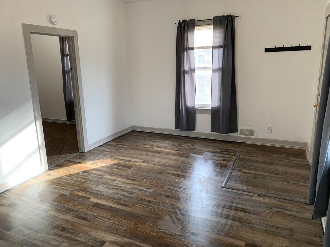 523 E 100 N - Photo 2 of 32