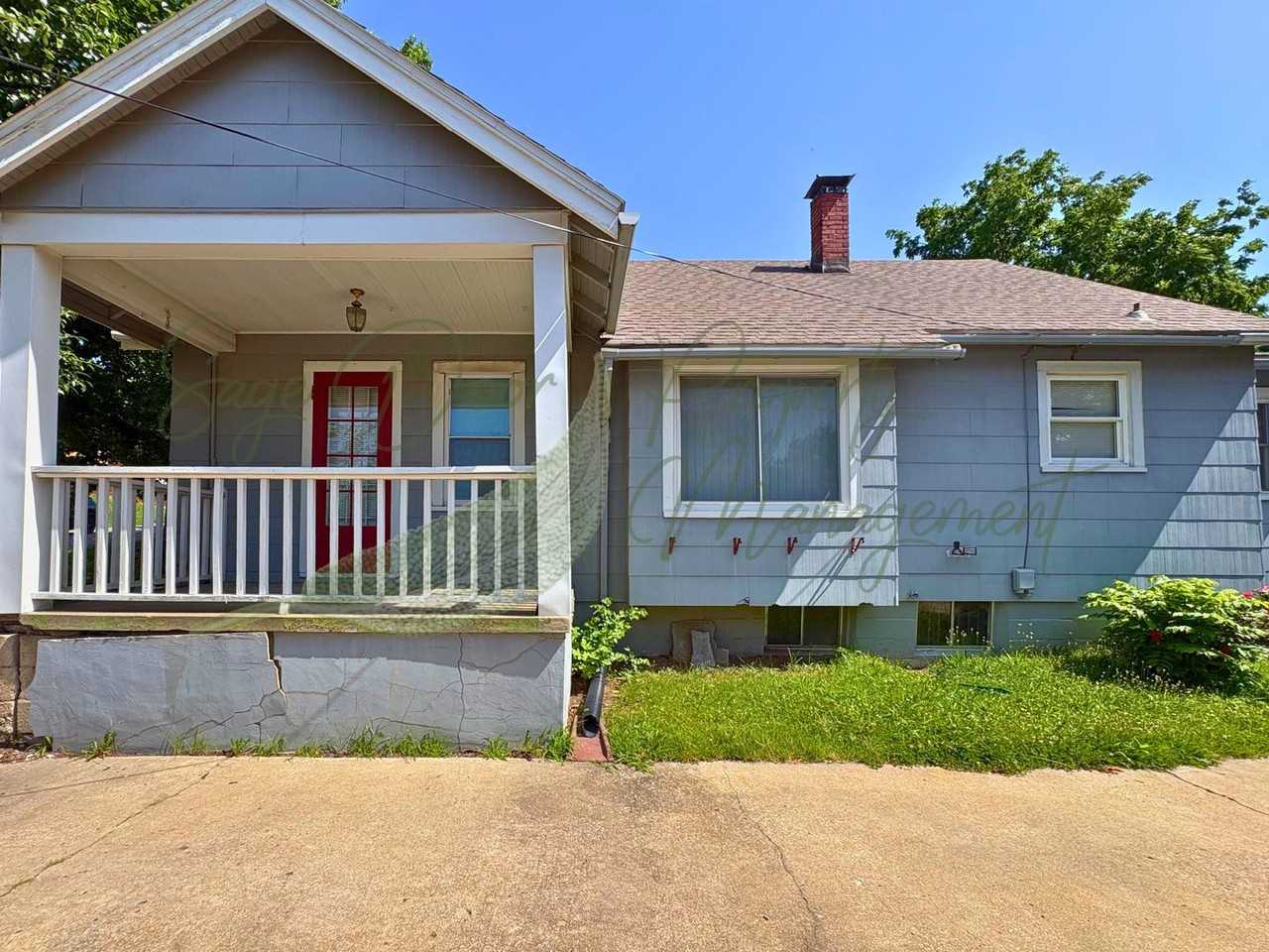 305 N Crysler Ave - Photo 3 of 23