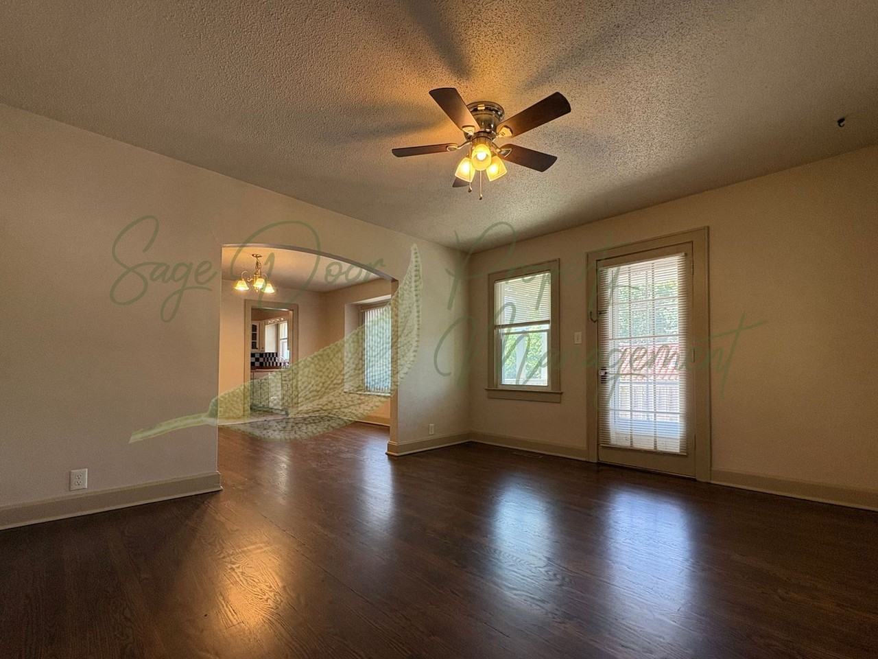 305 N Crysler Ave - Photo 5 of 23