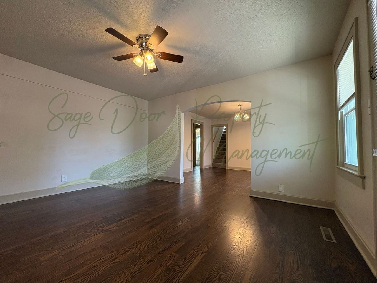 305 N Crysler Ave - Photo 6 of 23