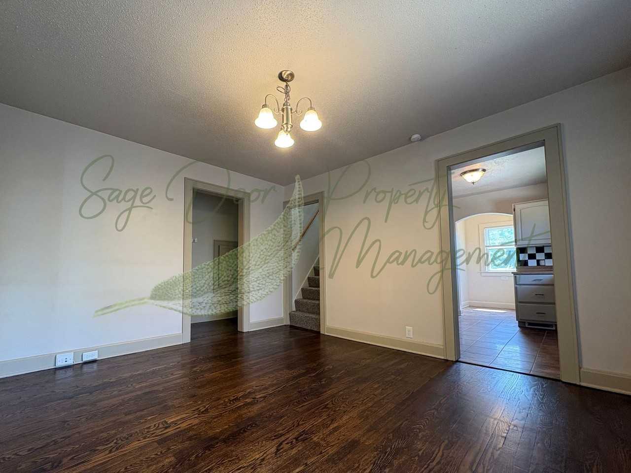 305 N Crysler Ave - Photo 7 of 23