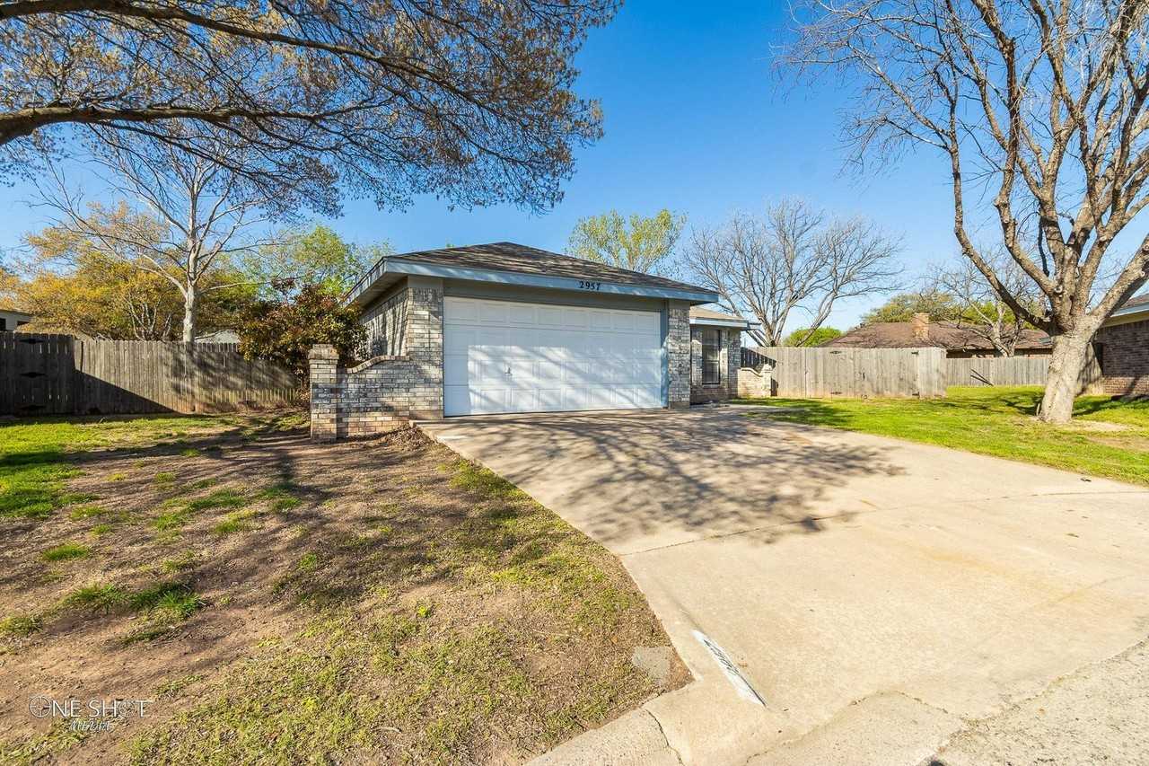 2957 Oak Ridge Ct - Photo 2 of 25