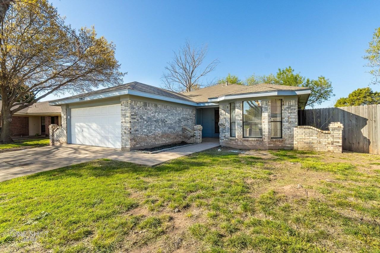 2957 Oak Ridge Ct - Photo 3 of 25
