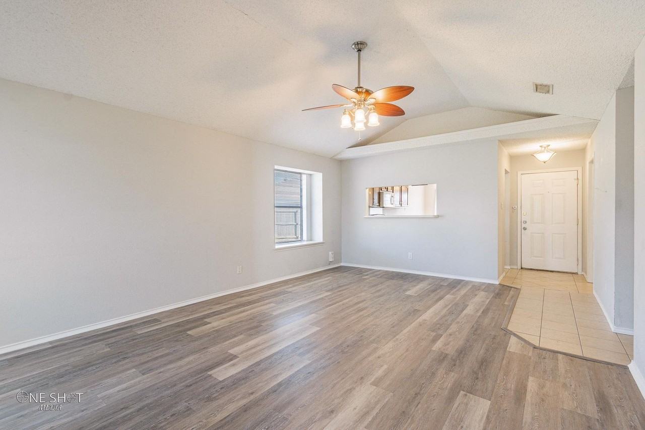 2957 Oak Ridge Ct - Photo 5 of 25