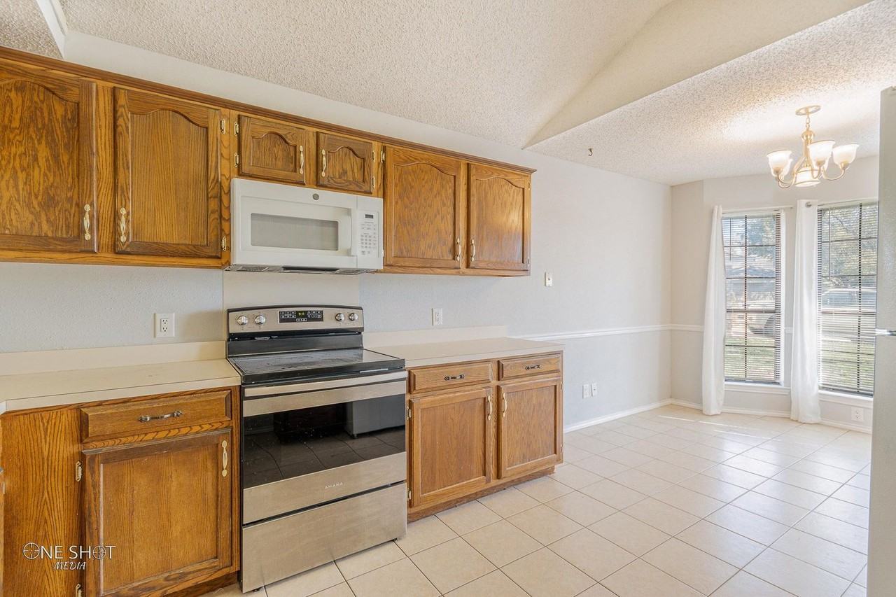 2957 Oak Ridge Ct - Photo 7 of 25