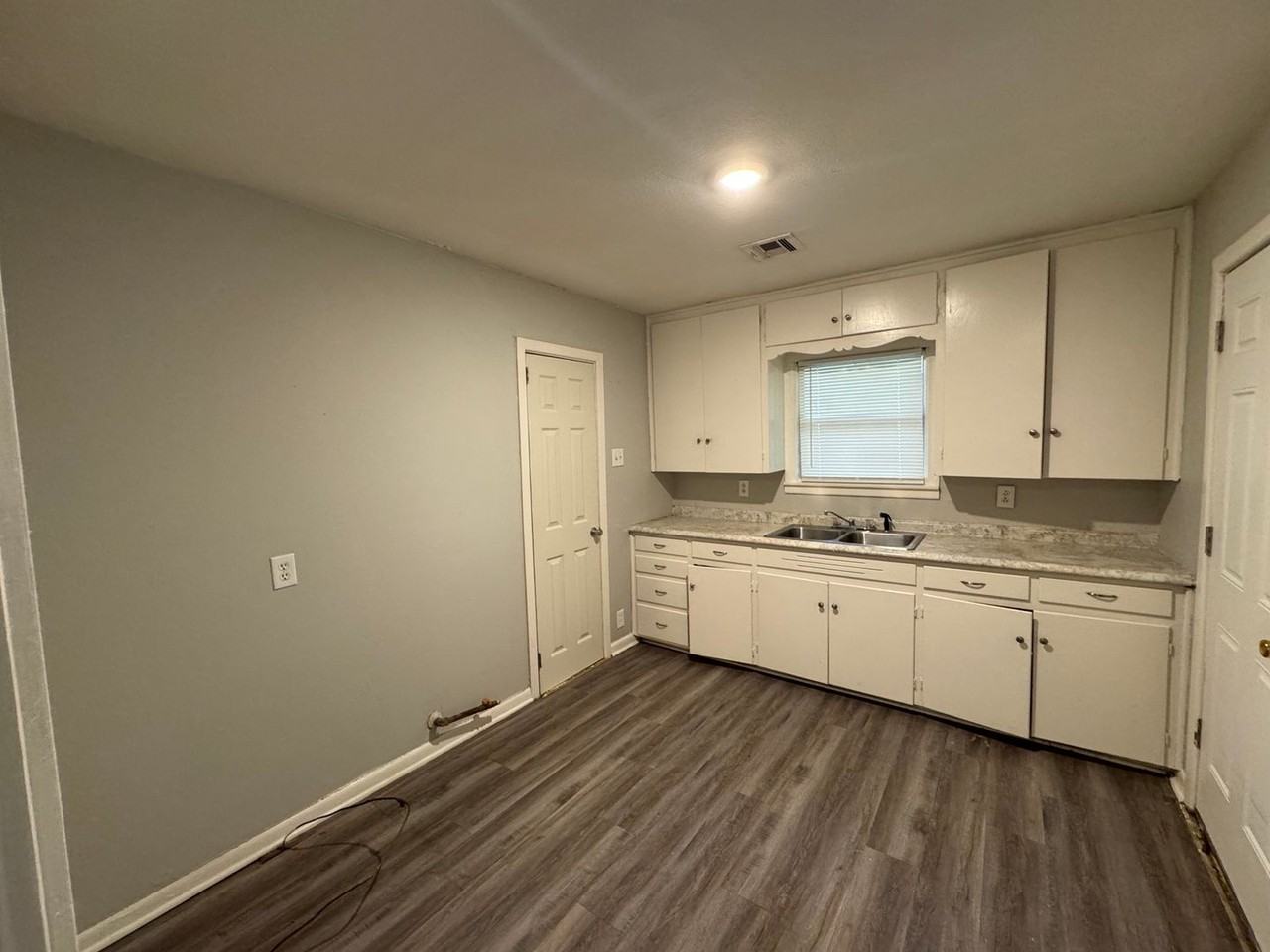 3416 Wood Ave - Photo 5 of 8