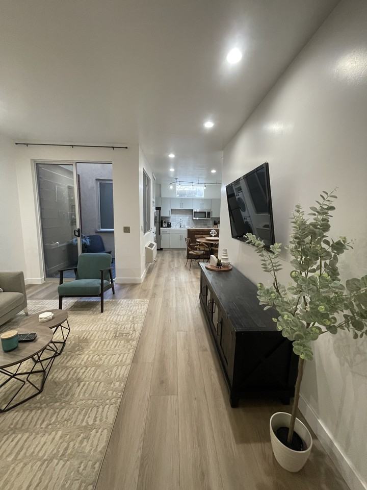 1601 Kettner Blvd #7 - Photo 6 of 18
