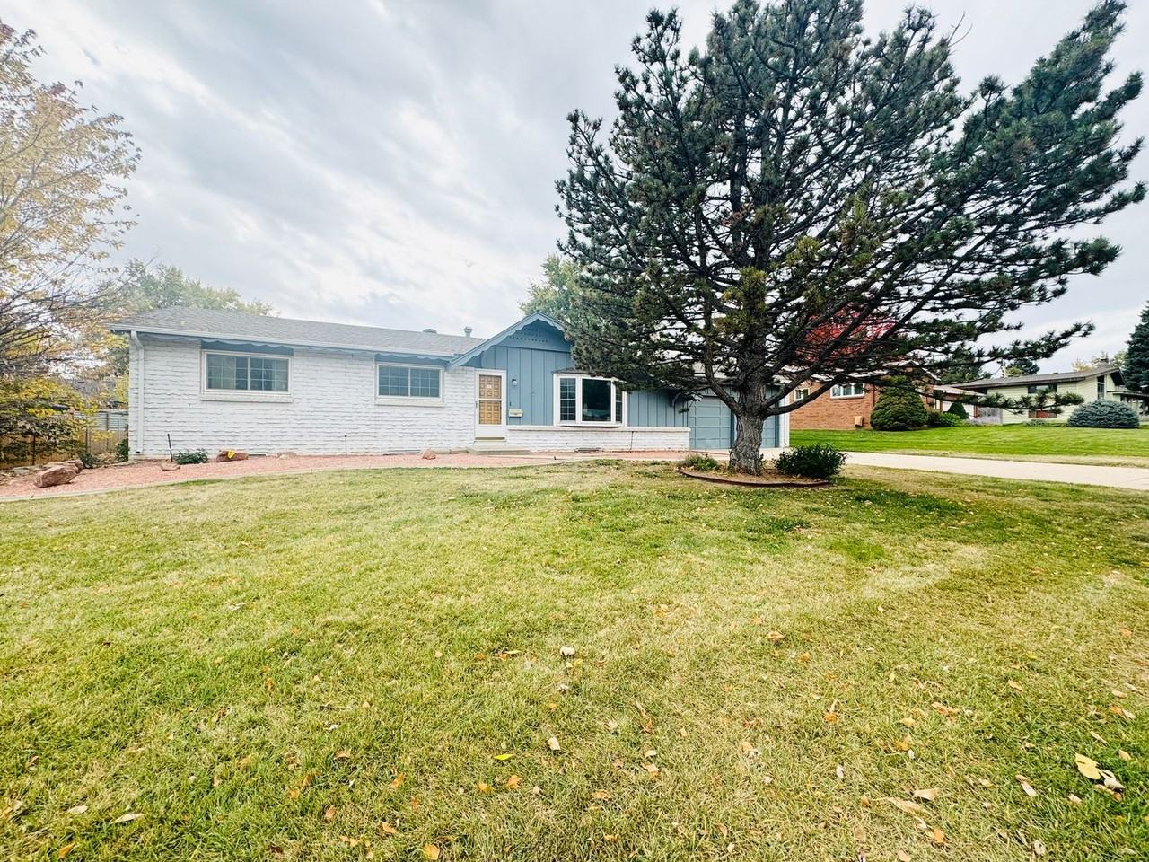 2118 Glenfair Dr - Photo 3 of 29