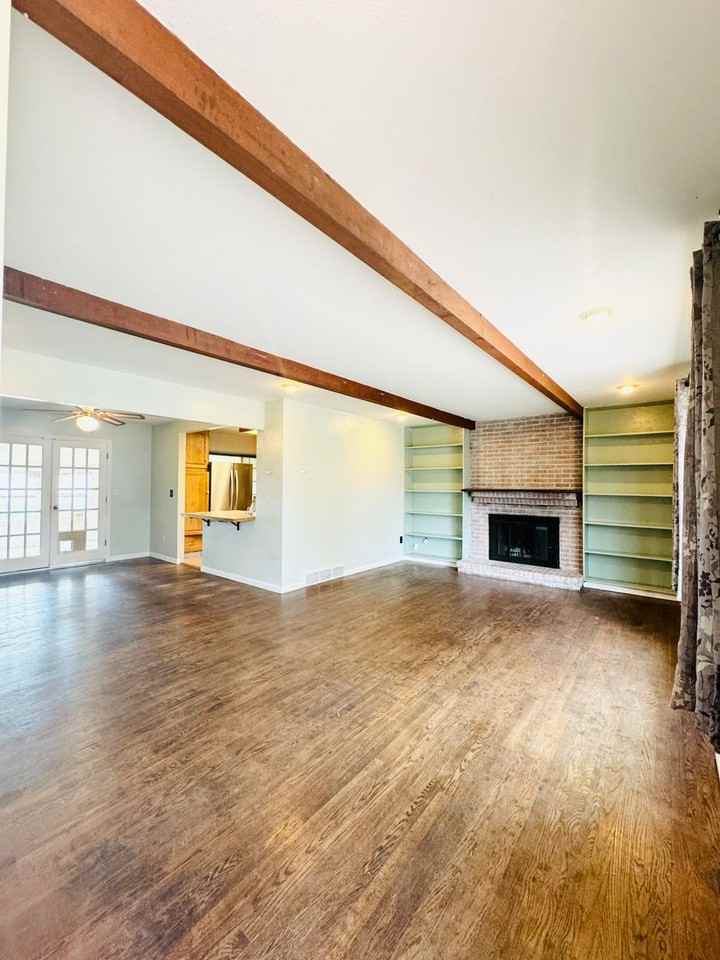 2118 Glenfair Dr - Photo 4 of 29