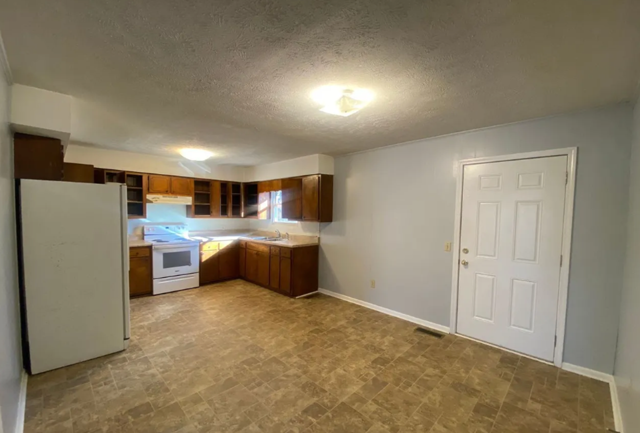428 Fairgrounds Rd - Photo 4 of 14