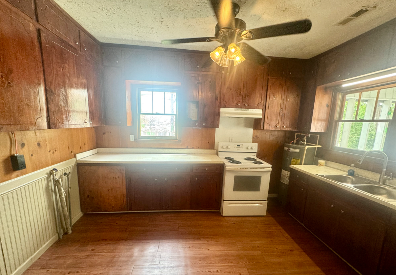 519 E 7th St - Photo 2 of 8