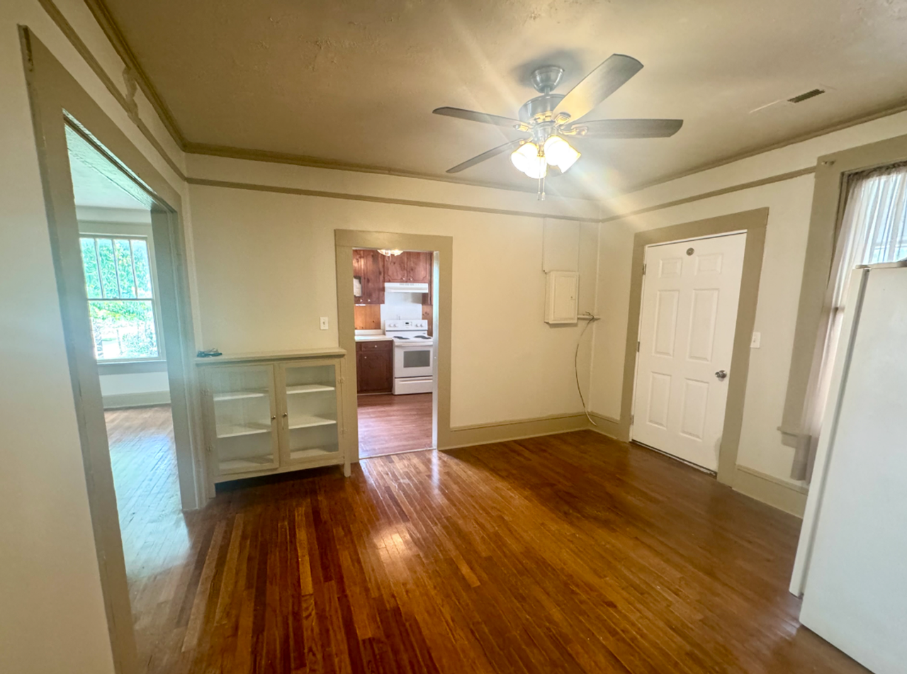 519 E 7th St - Photo 3 of 8
