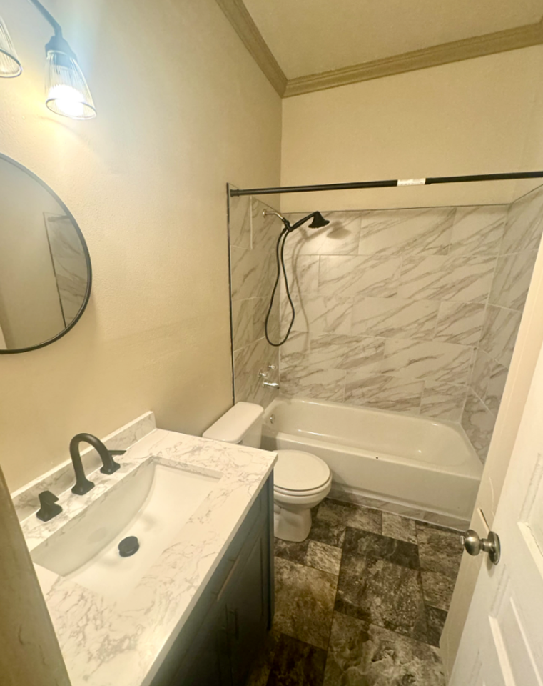 519 E 7th St - Photo 5 of 8