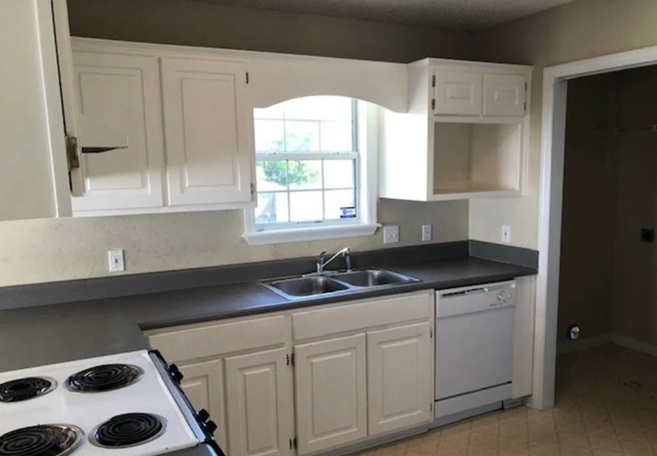 4126 Sedgwyck Ln - Photo 2 of 3