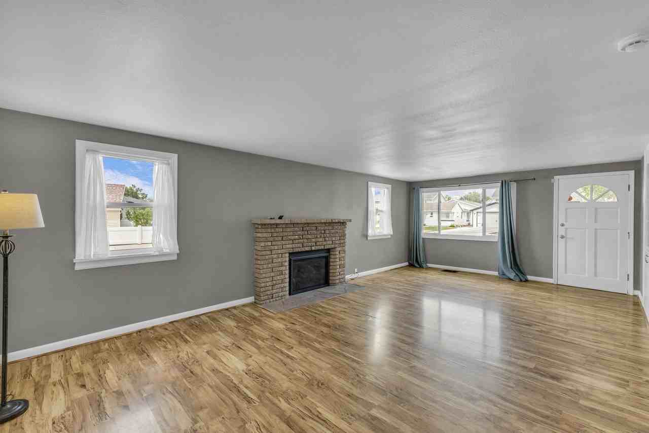 6582 S Jefferson St - Photo 3 of 21