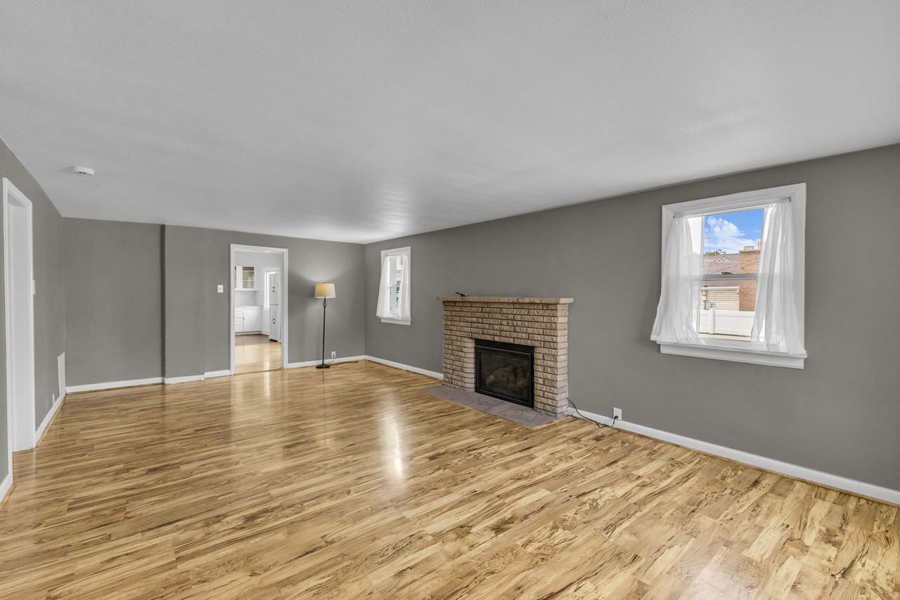 6582 S Jefferson St - Photo 4 of 21