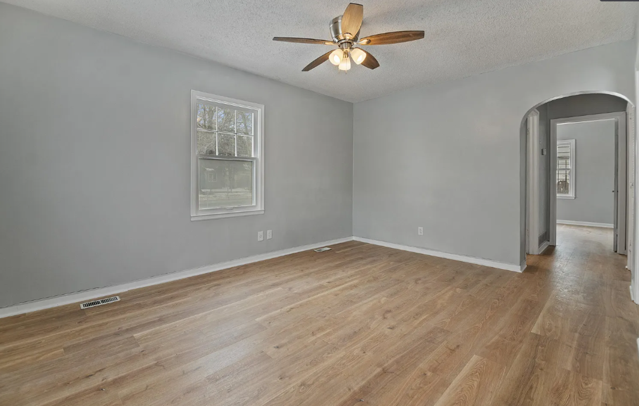 2321 E Mossman Ave - Photo 2 of 15