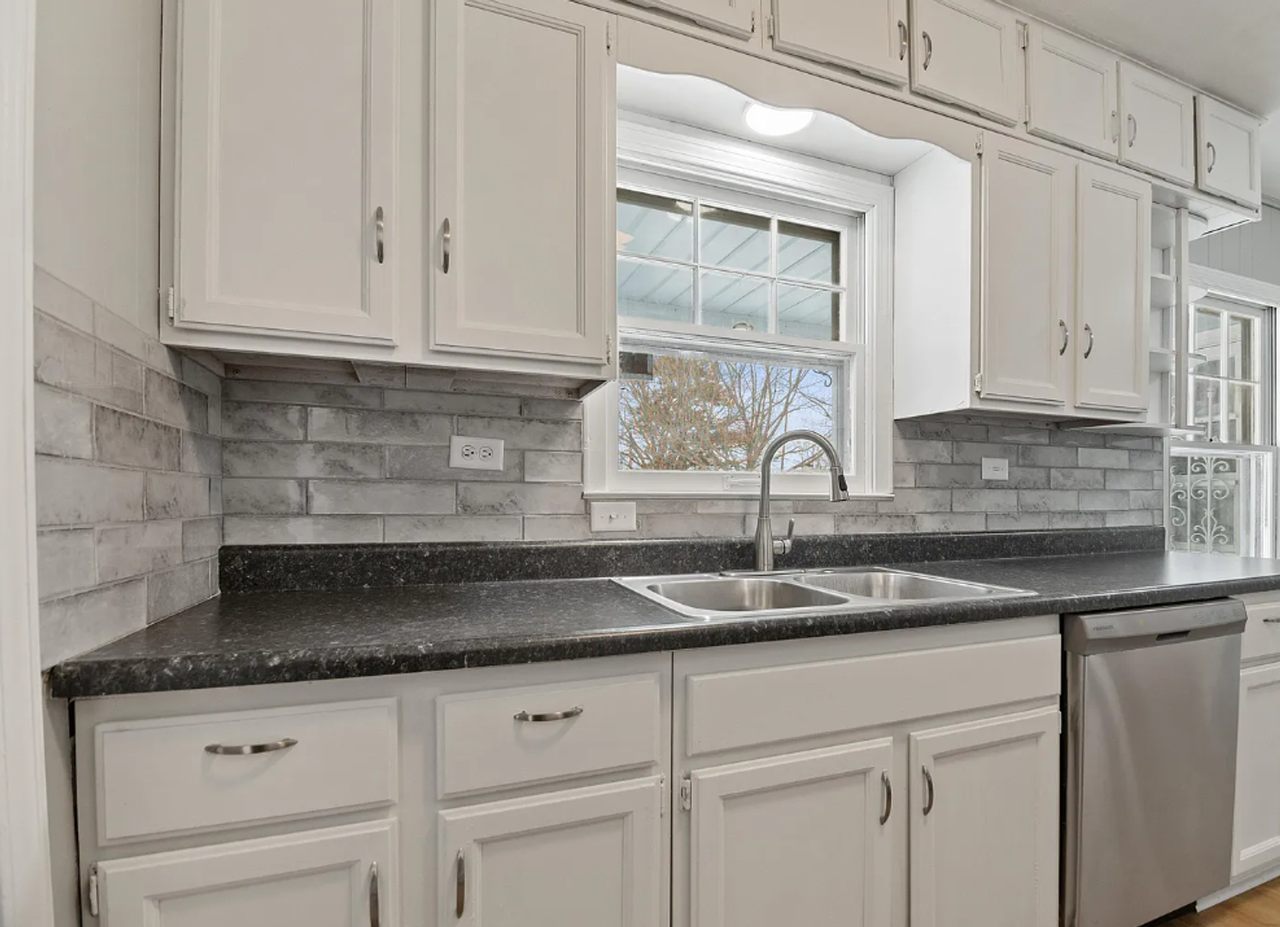 2321 E Mossman Ave - Photo 4 of 15
