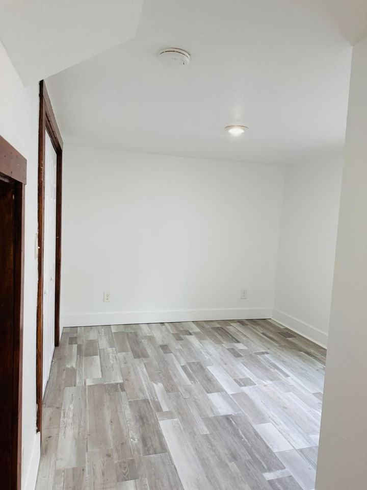 12 S Elm St - Photo 5 of 6