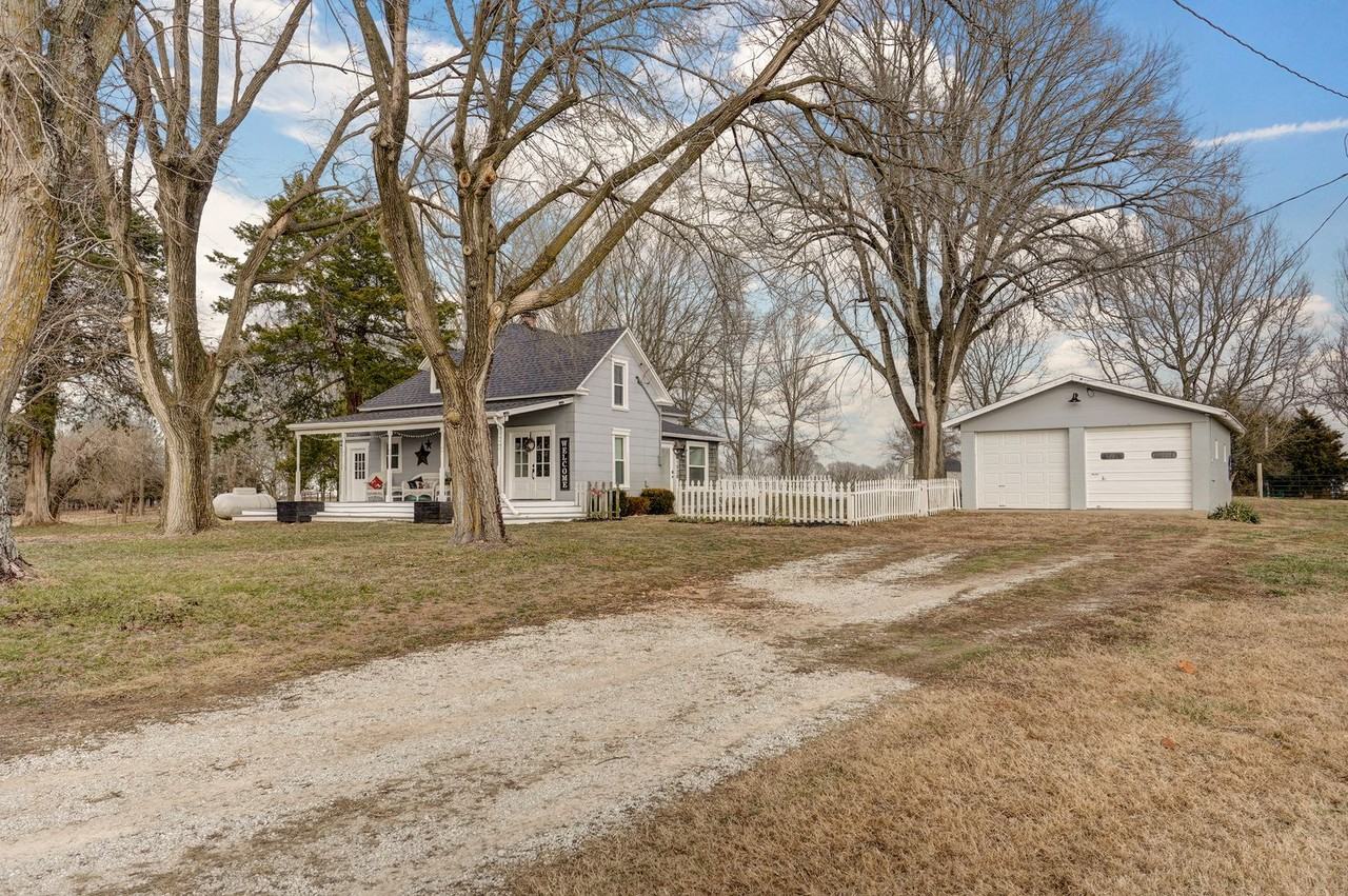 1528 Hidden Valley Rd - Photo 2 of 35