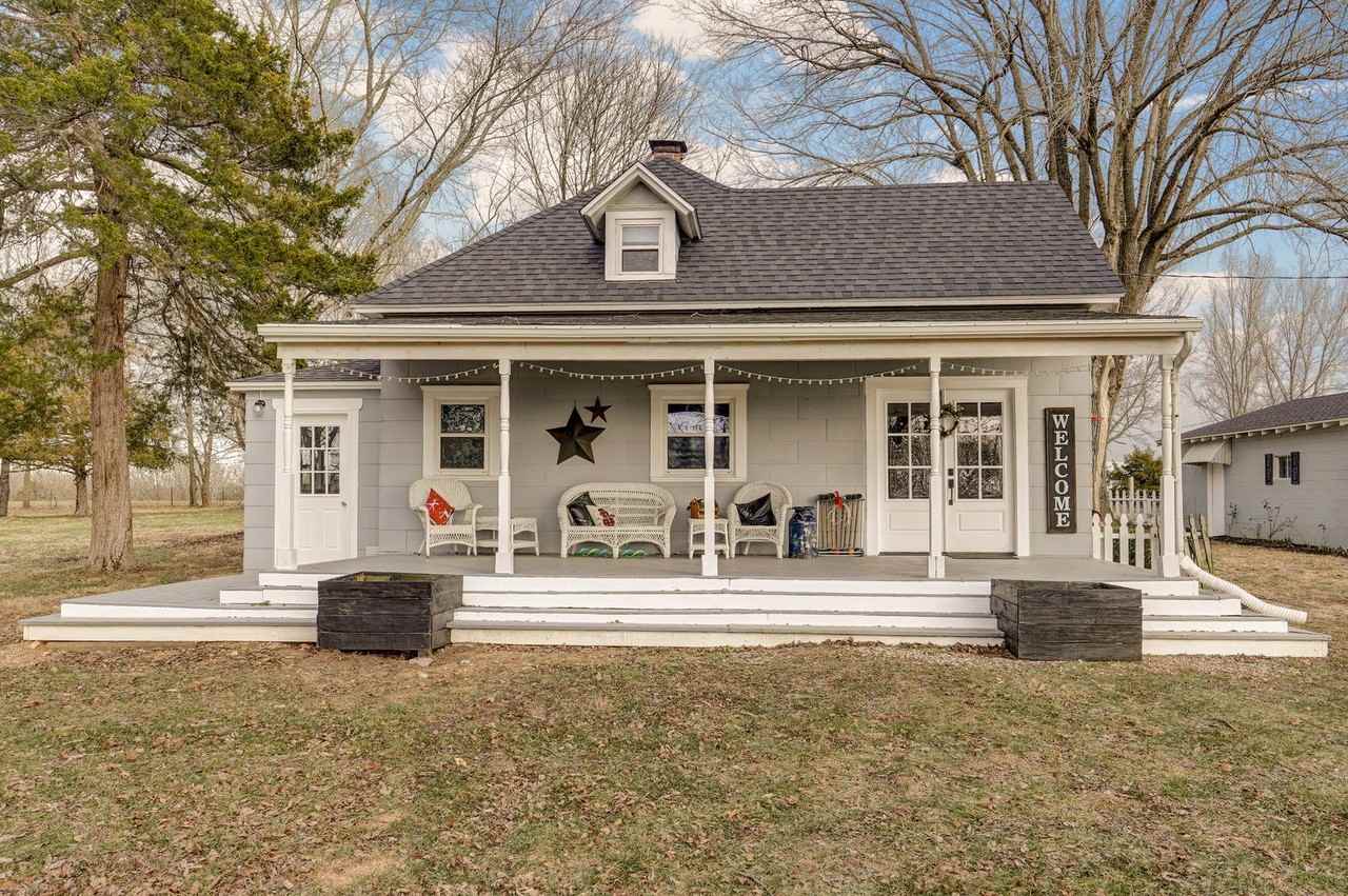 1528 Hidden Valley Rd - Photo 3 of 35