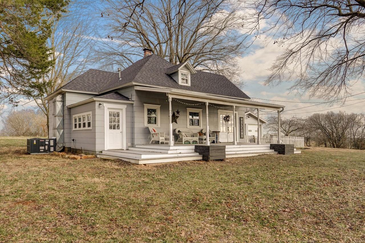 1528 Hidden Valley Rd - Photo 4 of 35