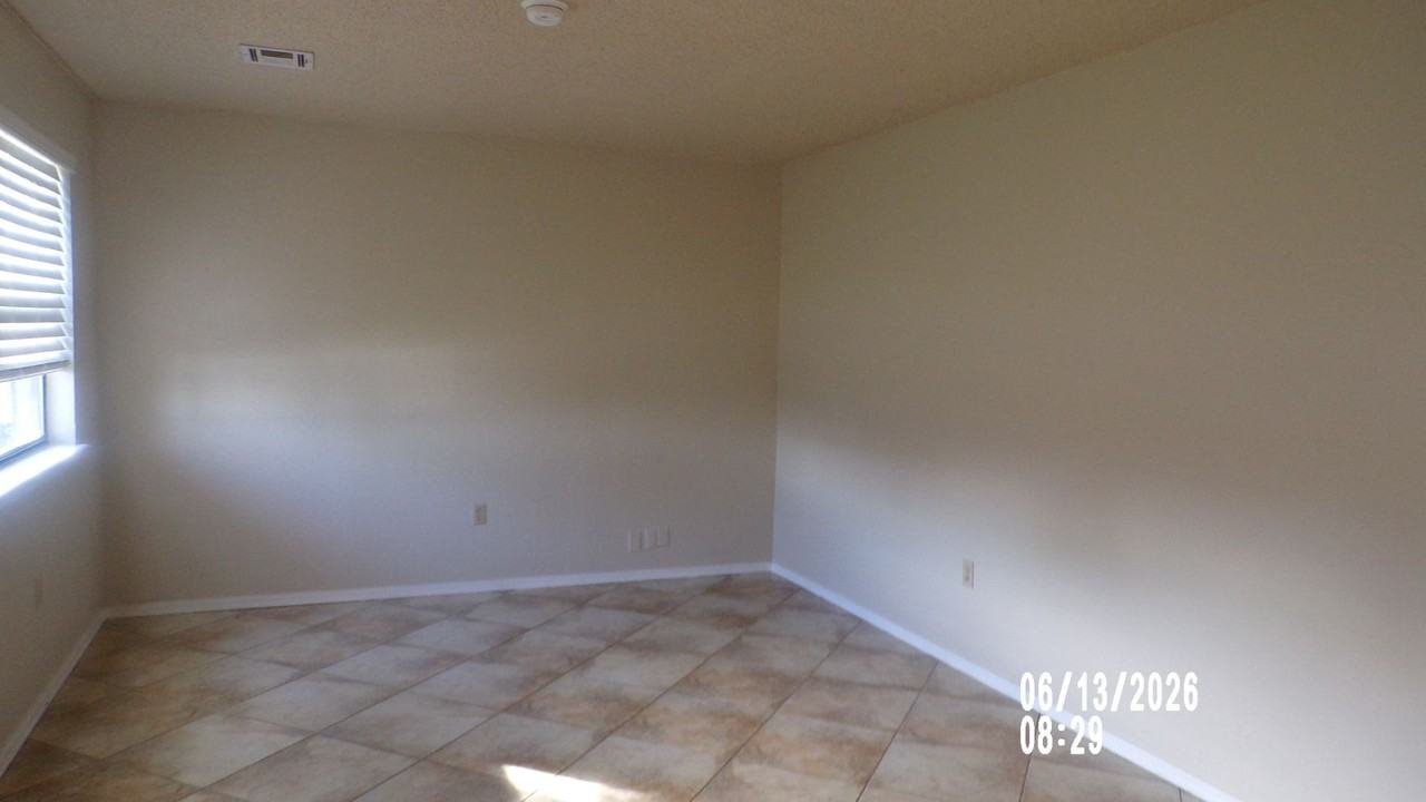 2607 Ne Dearborn Ave - Photo 2 of 24